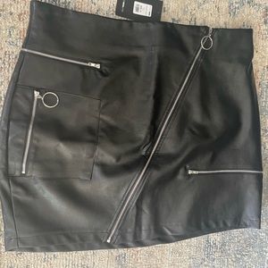 NWT - Fashion Nova Janelle - Black